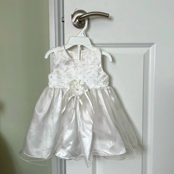 Other - Beautiful white dress perfect for special occasion
